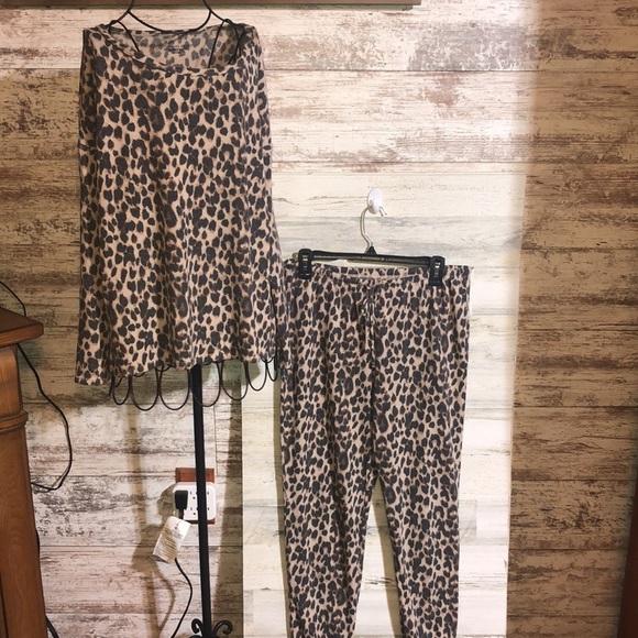 Victoria’s Secret cheetah print pajamas set animal print size medium lounge wear - Picture 1 of 8